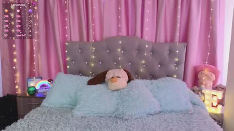 Snapshot of emiiscoot_1 chatting on February 4, 2:10 pm Emily online show from February 4, 2:10 pm