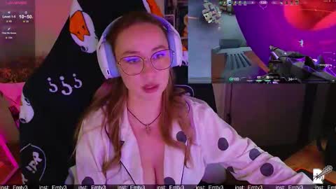 Emili online show from December 18, 4:34 pm