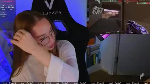 Emili online show from December 3, 3:25 pm