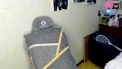 emili_sweet__ online show from October 28, 9:48 am