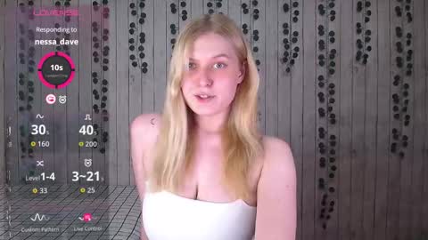 Snapshot of emiliaduchess chatting on October 23, 11:38 am Amili online show from October 23, 11:38 am