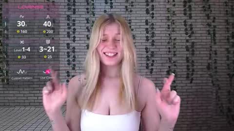 Snapshot of emiliaduchess chatting on October 11, 11:47 am Amili online show from October 11, 11:47 am