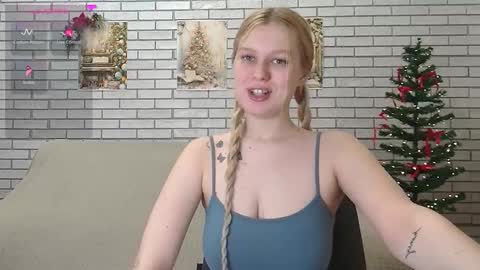Snapshot of emiliaduchess chatting on January 24, 7:08 am Amili online show from January 24, 7:08 am