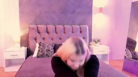 emiliastanley online show from November 19, 6:24 am