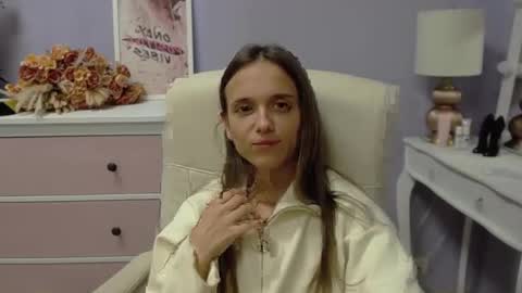 Emilly online show from October 10, 7:35 am