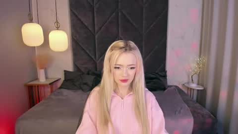 Emily online show from December 15, 4:34 pm