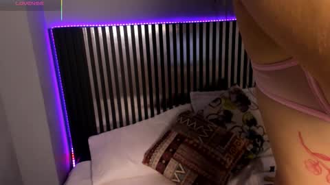 Snapshot of emily_beltonn chatting on October 14, 8:11 pm online show from October 14, 8:11 pm