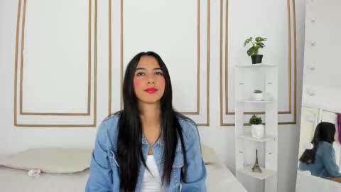 emily_gaviria1 online show from March 26, 12:29 pm