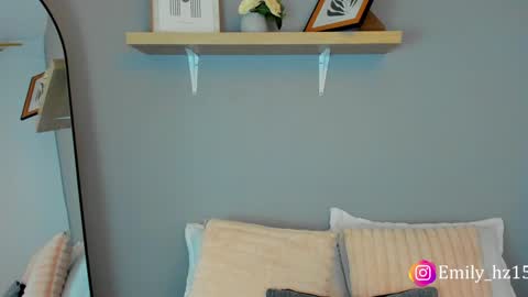 Emily online show from December 5, 10:55 am