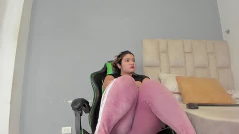 Emi  independent model  online show from January 4, 11:06 pm