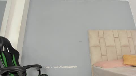 Emi  independent model  online show from February 3, 10:11 pm