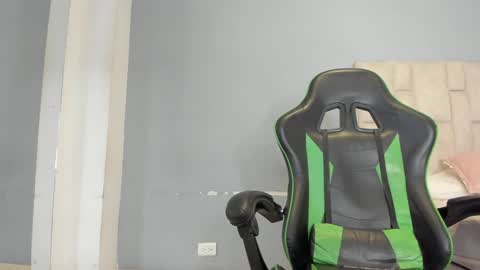 Emi  independent model  online show from December 13, 11:17 pm