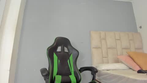 Emi  independent model  online show from January 2, 10:22 pm