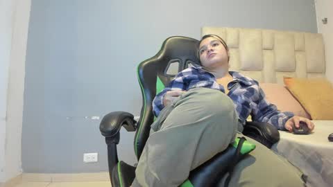 Emi  independent model  online show from December 27, 11:31 pm