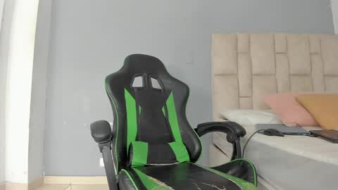 Emi  independent model  online show from December 24, 12:22 am