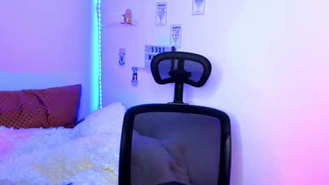 Emily Lindey online show from February 12, 5:31 am