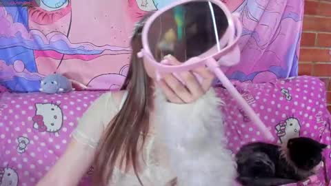 emily_salvatore online show from April 16, 9:39 pm