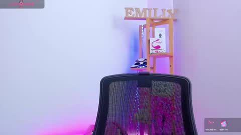 Snapshot of emily_sanderss1 chatting on September 17, 12:47 pm Emily online show from September 17, 12:47 pm