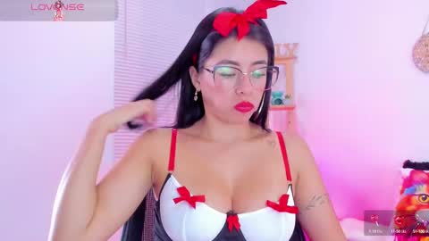 Snapshot of emily_sanderss1 chatting on February 20, 12:47 pm Emily online show from February 20, 12:47 pm