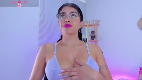 Snapshot of emily_sanderss1 chatting on January 15, 3:18 pm Emily online show from January 15, 3:18 pm