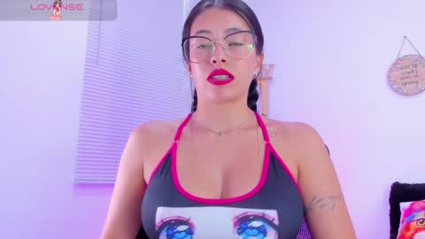 Snapshot of emily_sanderss1 chatting on February 4, 7:33 pm Emily online show from February 4, 7:33 pm