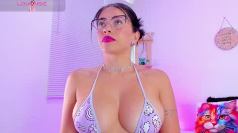 Snapshot of emily_sanderss1 chatting on February 7, 9:15 pm Emily online show from February 7, 9:15 pm