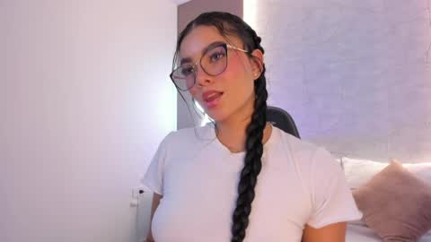 emily_tolson online show from April 16, 8:30 pm