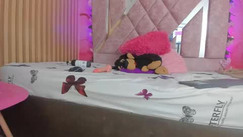 emily_velvet_ online show from April 10, 6:58 pm