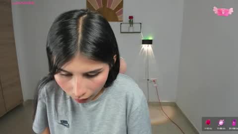 Snapshot of emily_villamil_ chatting on October 6, 9:19 pm Emi online show from October 6, 9:19 pm