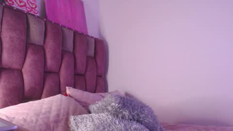 emily_w2 online show from February 6, 3:43 am