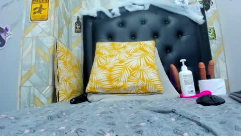 emilybrown21x online show from October 12, 2:36 am