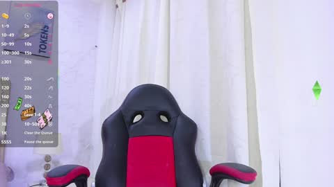 Snapshot of emilycastro_ chatting on January 24, 3:34 pm Emily online show from January 24, 3:34 pm