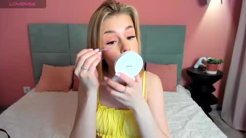 emilymagnificent online show from March 13, 1:51 am