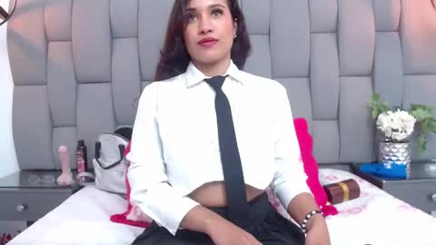 Snapshot of emilysweet2 chatting on October 6, 6:12 pm emilysweet online show from October 6, 6:12 pm