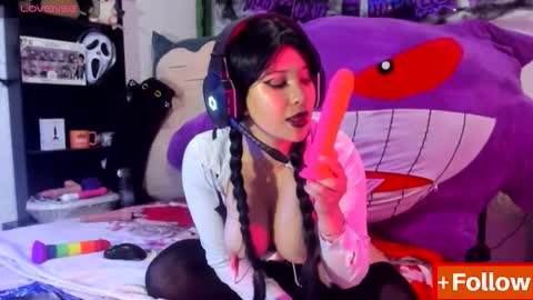 Snapshot of emilythemachine chatting on October 22, 11:43 pm emilythemachine online show from October 22, 11:43 pm