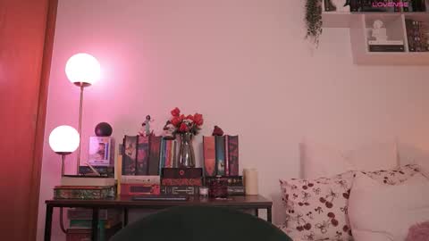 IG thickemmsss online show from December 22, 7:50 pm