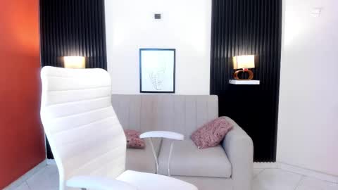 Snapshot of emilyy_kim chatting on October 6, 11:31 pm emilyy_kim online show from October 6, 11:31 pm