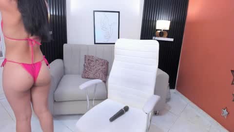 Snapshot of emilyy_kim chatting on September 12, 11:34 pm emilyy_kim online show from September 12, 11:34 pm
