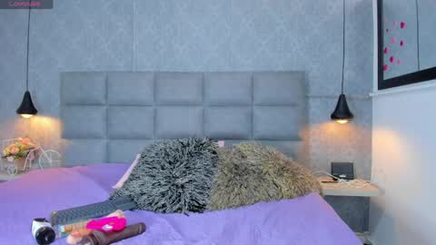 emilyy_r online show from April 14, 7:25 pm