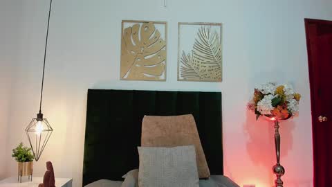 Snapshot of emilyywatson chatting on December 22, 2:16 pm Emilyy Watson online show from December 22, 2:16 pm