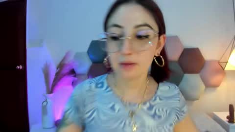Snapshot of emilyywatson chatting on September 23, 12:53 am Emilyy Watson online show from September 23, 12:53 am