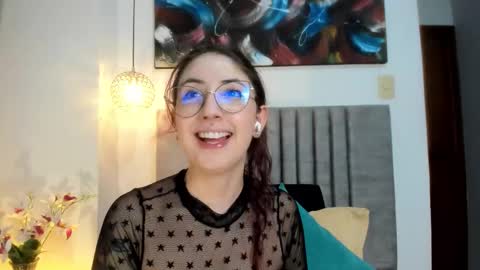 Snapshot of emilyywatson chatting on October 15, 12:35 am Emilyy Watson online show from October 15, 12:35 am