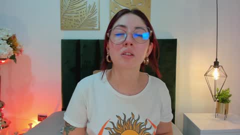 Snapshot of emilyywatson chatting on December 29, 2:10 pm Emilyy Watson online show from December 29, 2:10 pm