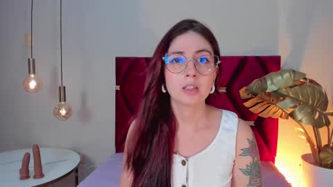 Snapshot of emilyywatson chatting on March 8, 12:42 am Emilyy Watson online show from March 8, 12:42 am