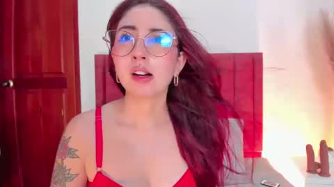Snapshot of emilyywatson chatting on September 12, 12:44 am Emilyy Watson online show from September 12, 12:44 am