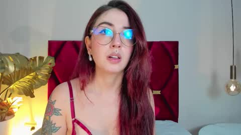 Snapshot of emilyywatson chatting on October 10, 1:10 am Emilyy Watson online show from October 10, 1:10 am