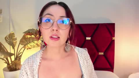 Snapshot of emilyywatson chatting on October 16, 12:35 am Emilyy Watson online show from October 16, 12:35 am