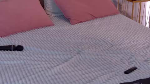 emisterling online show from July 28, 2:13 pm