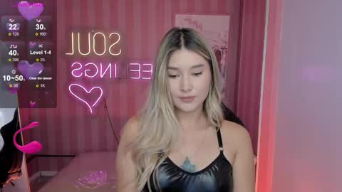 Snapshot of emma1_b_ chatting on September 17, 9:57 pm Emma online show from September 17, 9:57 pm