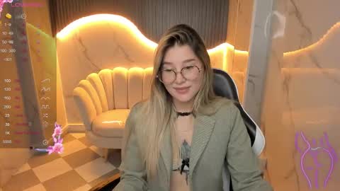 Snapshot of emma1_b_ chatting on October 14, 8:55 pm Emma online show from October 14, 8:55 pm